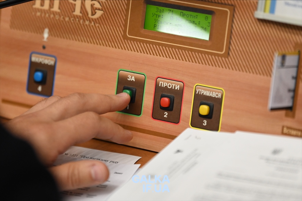 На Прикарпатті передбачили 3% компенсації за “єОселею” та кошти на поховання 260 невпізнаних загиблих