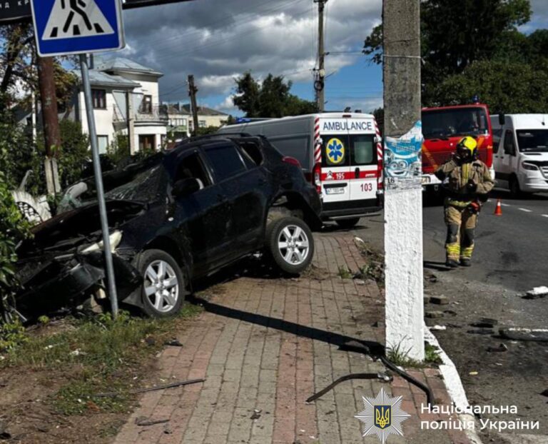 У Заболотові зіткнулися Toyota та Volkswagen: травмувалися троє людей (ФОТО)