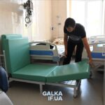 Щоб батьки були поруч: Франківська обласна дитяча лікарня отримала 47 ліжок-трансформерів (ФОТО)