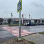 Через два роки на перехресті Хмельницького — Надрічної зʼявився світлофор: його встановив бізнес (ФОТО)