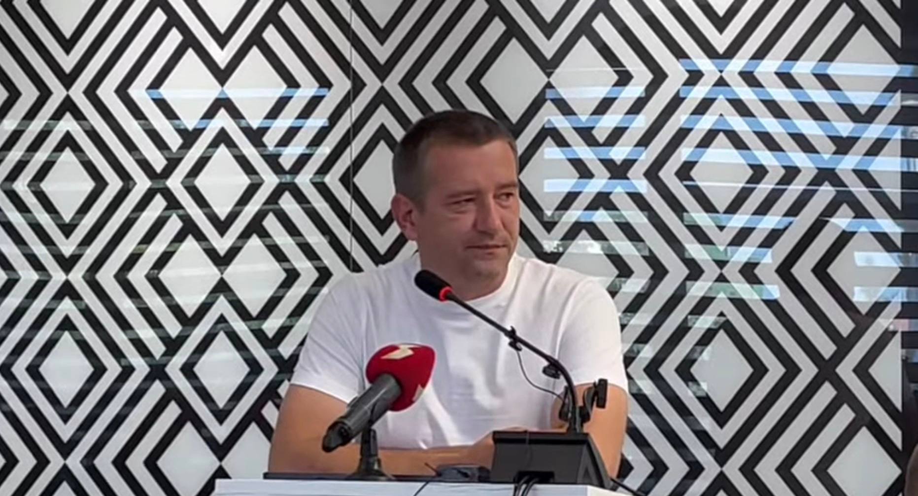 «Я б уже написав заяву на звільнення»: Марцінків висунув ультиматум очільнику Управління транспорту через табло на вокзалі