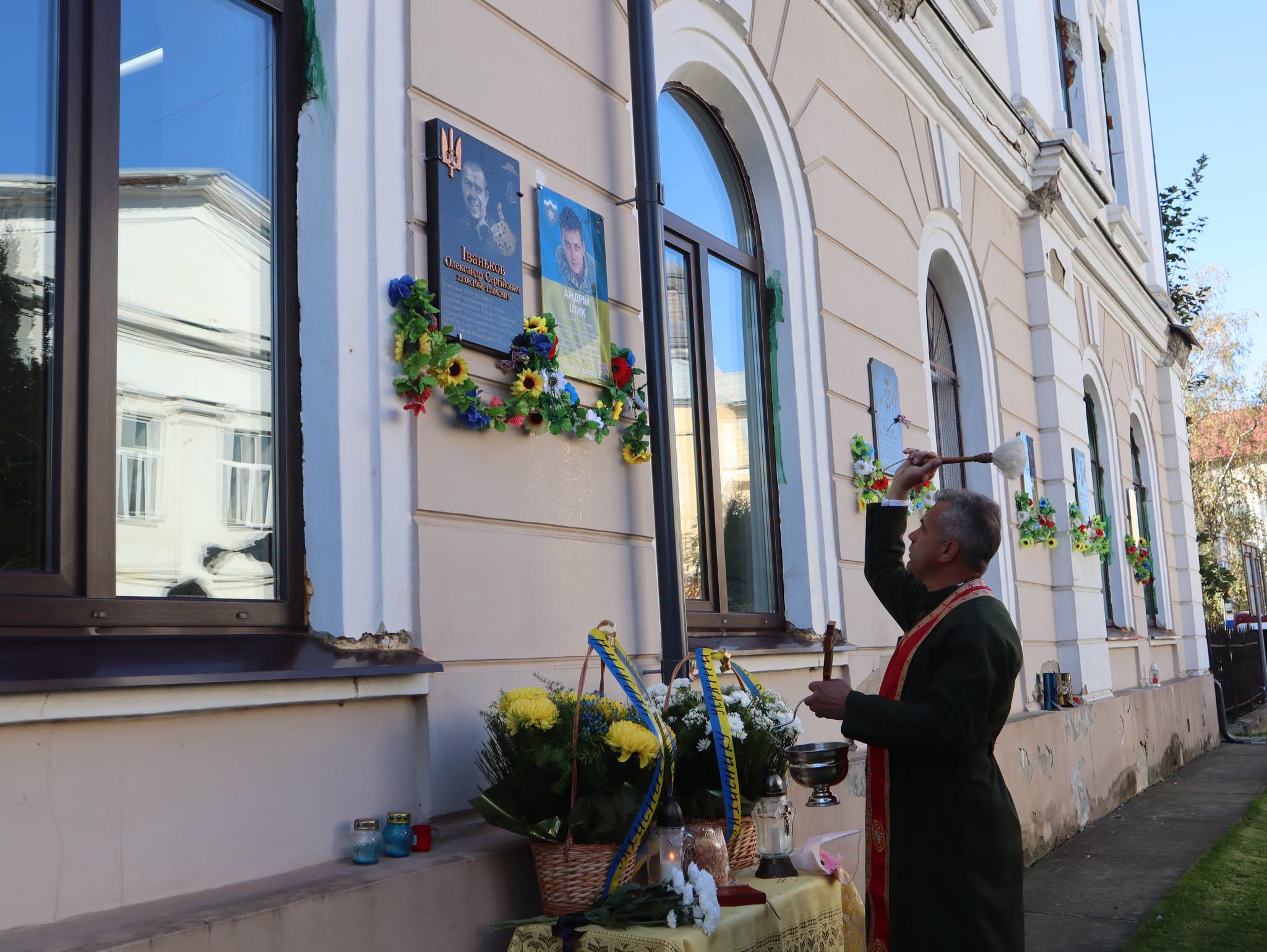 У Коломиї відкрили меморіальну дошку полеглому захиснику Андрію Ілику (ФОТО)