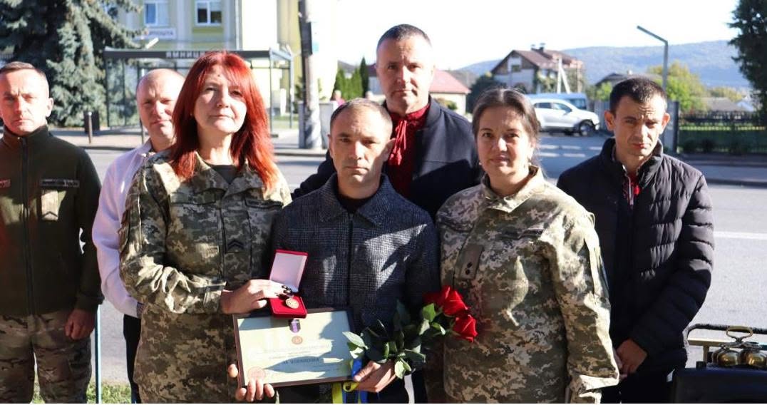 Захисника з Ямницької громади Тараса Піхоцького нагородили медаллю «За поранення» (ФОТО)