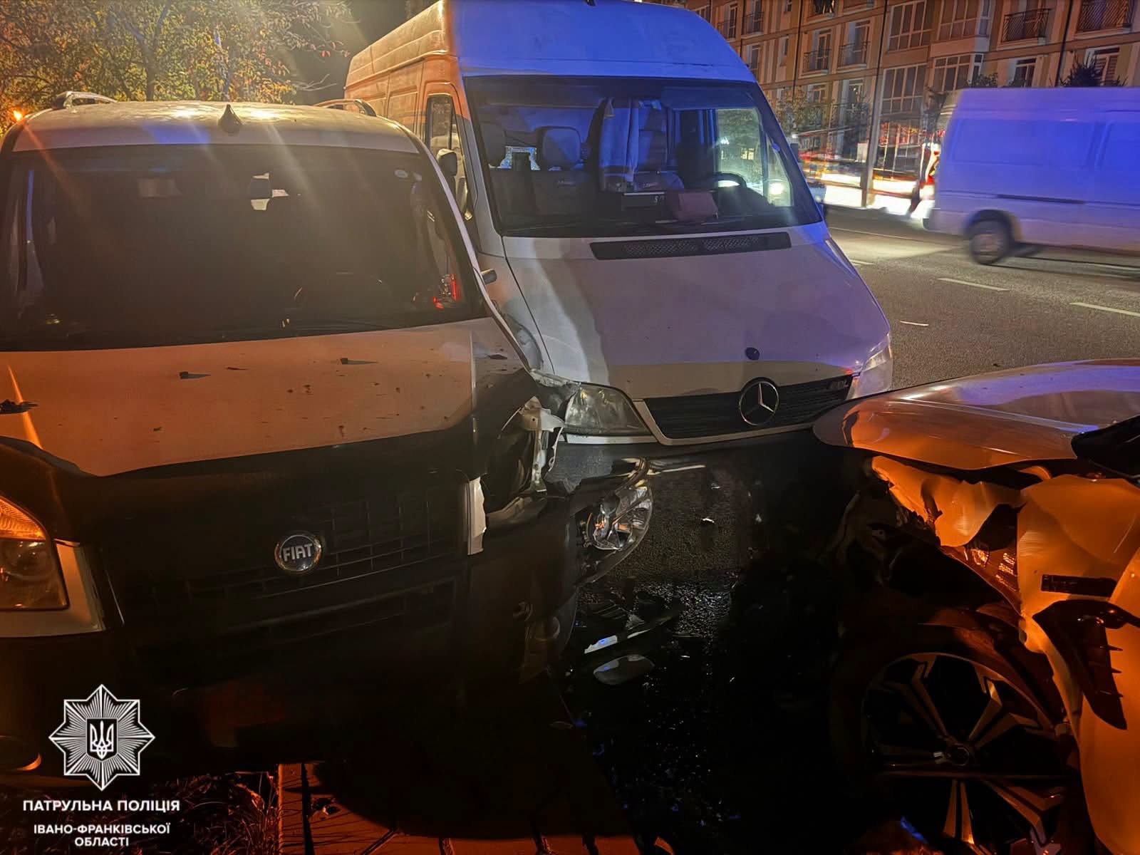 На Стуса 18-річний водій без посвідчення спричинив ДТП за участю чотирьох авто (ФОТОФАКТ)