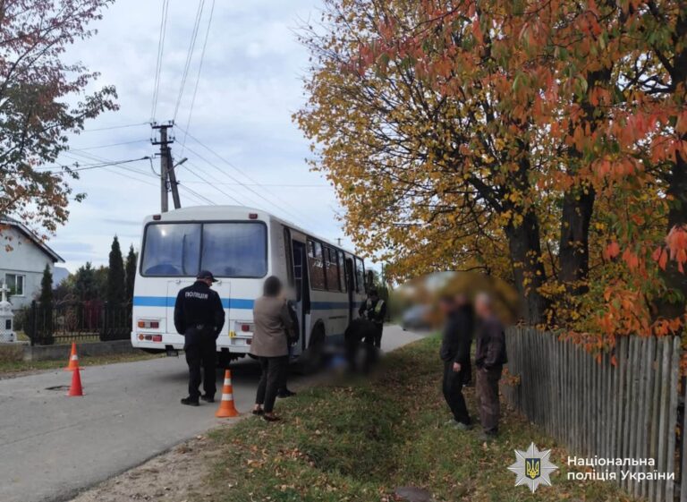 На Калущині рейсовий автобус наїхав на 4-річного хлопчика: дитина померла (ФОТО)