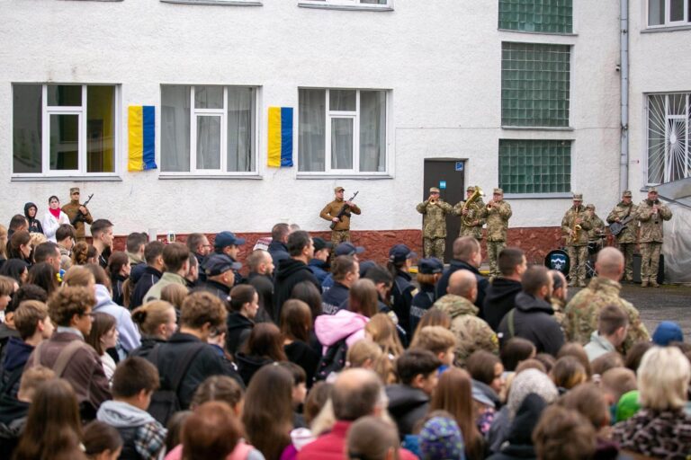 У франківському ліцеї №1 відкрили пам’ятні дошки полеглим захисникам Ярославу Мудрому та Костянтину Козуб’яку (ФОТО)