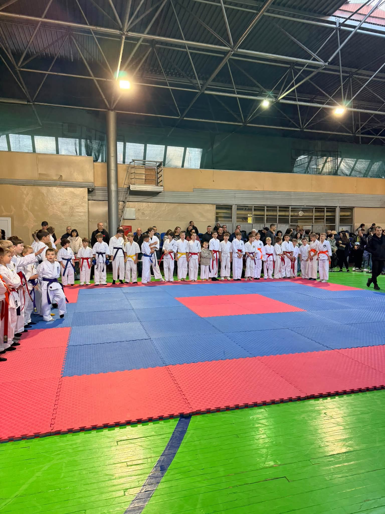 Сто юних спортсменів зійшлися у поєдинках: на Прикарпатті вперше провели дитячий чемпіонат із рукопашного бою (ФОТО)