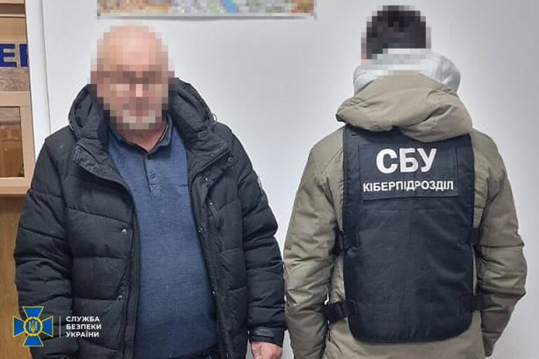 На Прикарпатті судитимуть екскерівника ТЦК, який на папері “мобілізував” померлих і чоловіків за кордоном