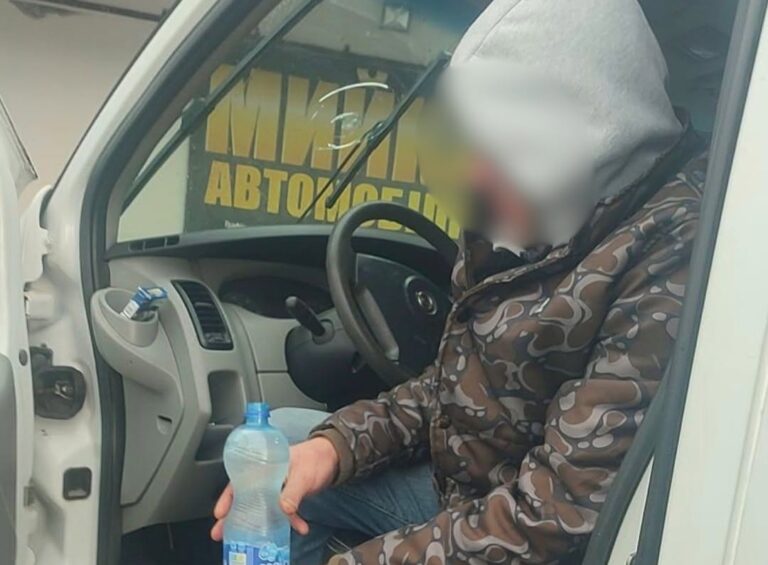Втратив здатність говорити й почав блимати фарами: на Прикарпатті врятували водія вантажівки (ФОТО)