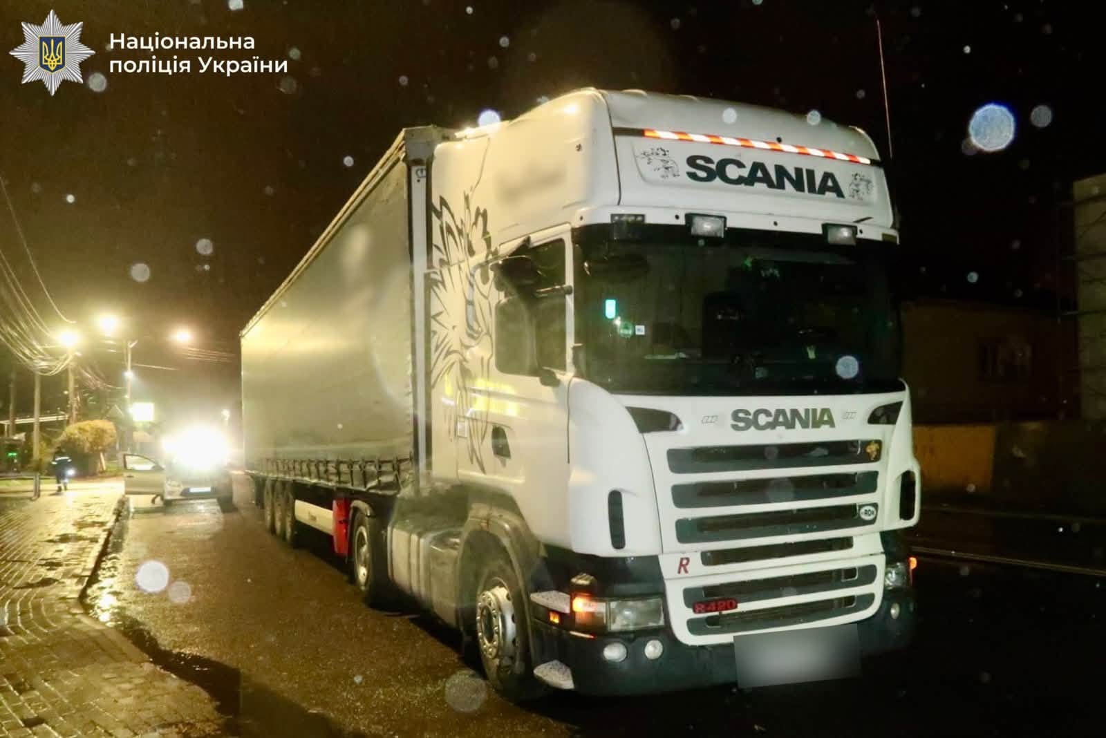 У Брошневі-Осаді румунець на вантажівці збив 63-річного чоловіка, який перебігав дорогу (ФОТО)
