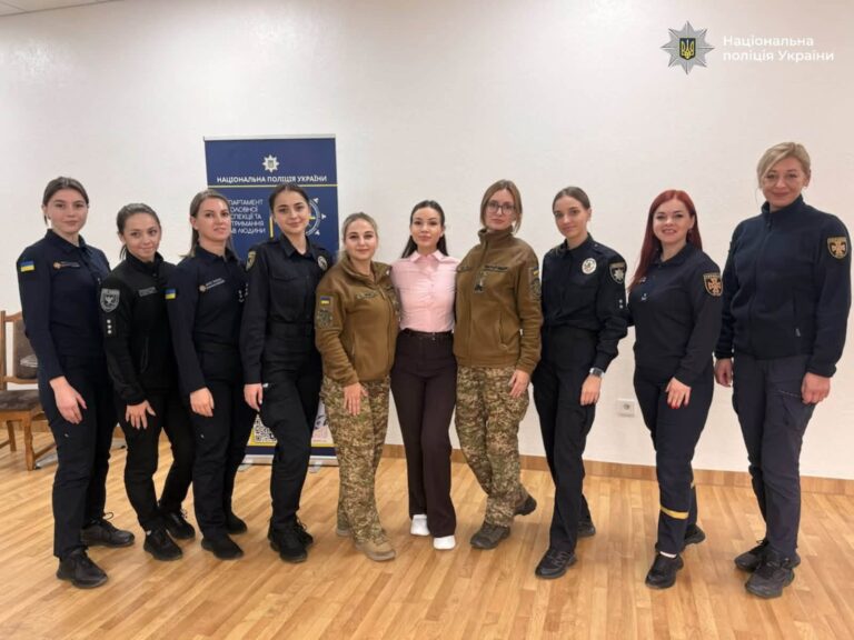«Сильні жінки — безпечна країна»: на Коломийщині провели тренінг з жіночого лідерства для поліцейських, рятувальниць та військових (ФОТО)
