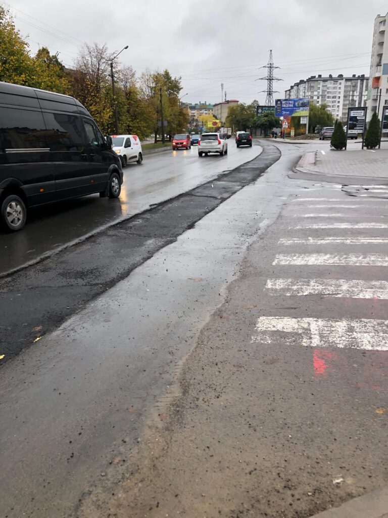 Дорогу на Довженка у Франківську повністю заасфальтують аж навесні 2027 року — Смушак