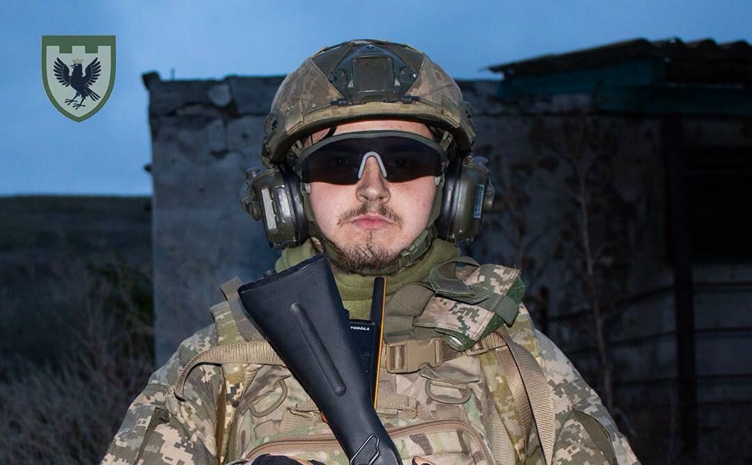 Навчався на програміста у Варшаві, а тепер служить у 102-й бригаді: історія 24-річного “Шаха” з Верховини