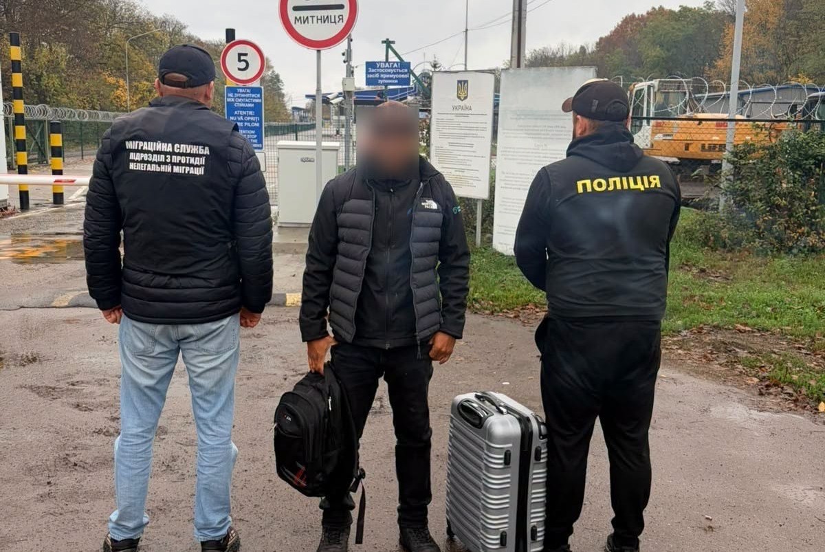 На Прикарпатті примусово видворили громадянина Бразилії, який порушив міграційні правила