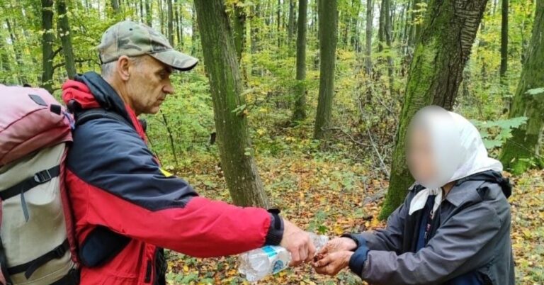 Поблизу Бурштина знайшли заблукалу жінку, пошуки чоловіка тривають – ДСНС (ФОТО)