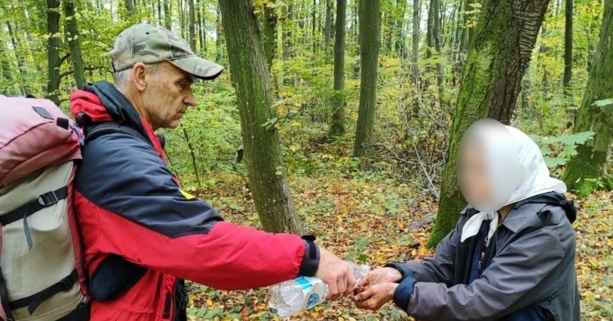 Поблизу Бурштина знайшли заблукалу жінку, пошуки чоловіка тривають – ДСНС (ФОТО)