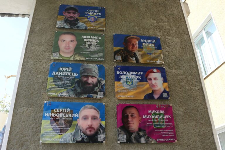 У Коломиї відкрили меморіальні дошки на честь двох загиблих захисників Андрія Биця та Сергія Гриджука