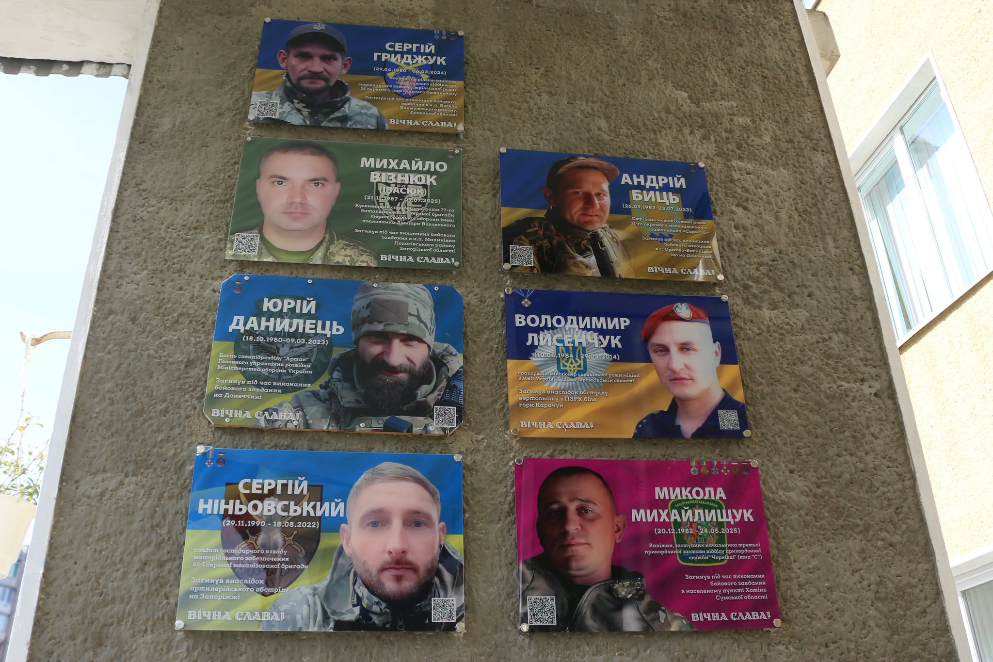 У Коломиї відкрили меморіальні дошки на честь двох загиблих захисників Андрія Биця та Сергія Гриджука