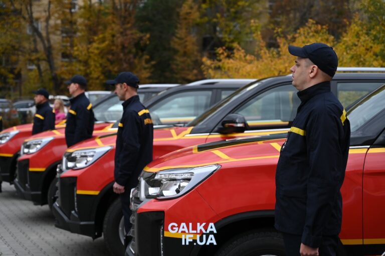 Рятувальникам Прикарпаття передали 10 нових автомобілів: куди поїде техніка (ФОТО)