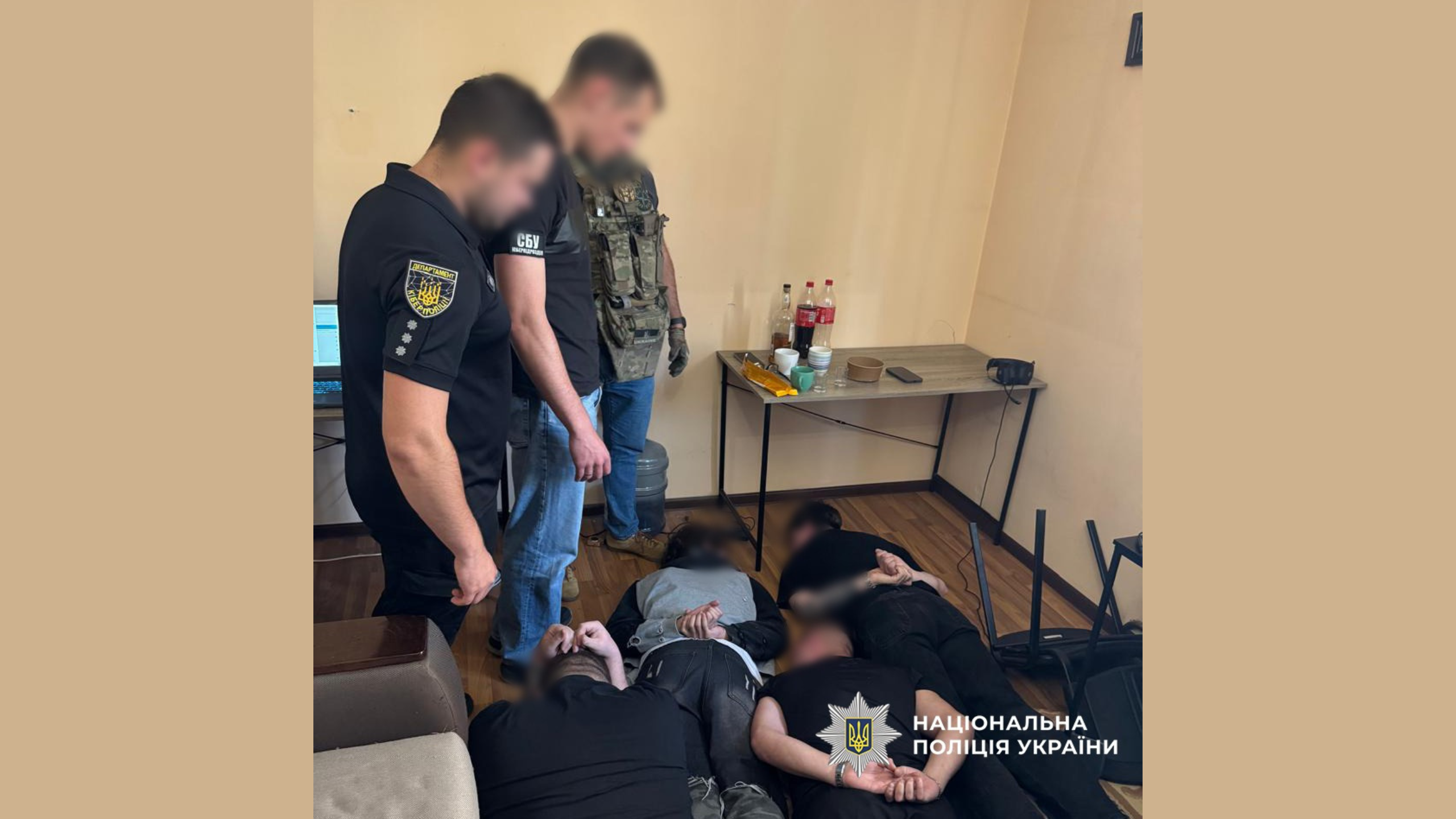 На Львівщині викрили шахраїв, які через фейкові жіночі профілі крали гроші з рахунків (ФОТО)