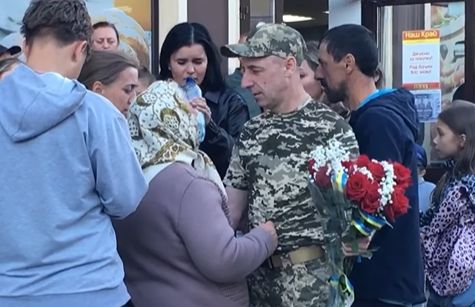Воїн із Прикарпаття Ігор Стельмащук зняв свій банер з Алеї зниклих безвісти після повернення з полону