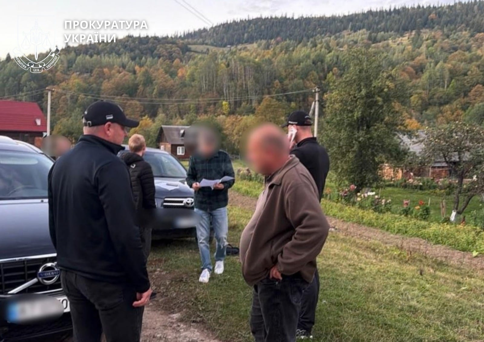 Довантажували “зайву” деревину: на Прикарпатті викрили двох посадовців ДП “Ліси України” (ФОТО, ВІДЕО)