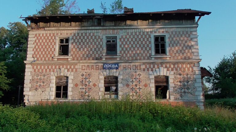 На Надвірнянщині аварійний вокзал 1895 року просять зберегти від руйнування