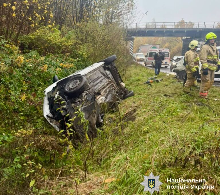 Загинула водійка у зіткненні Renault і Volkswagen на Франківщині (ФОТО)