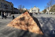 "Говерлу" з цегли встановили у центрі Львові (ФОТО)