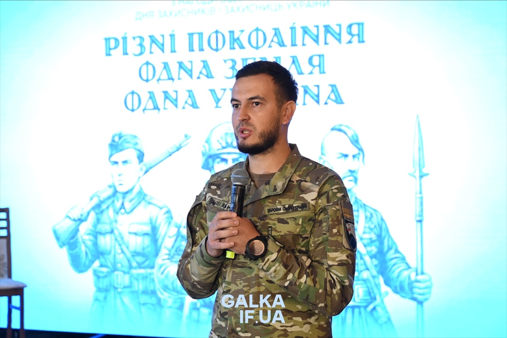 «Пам’ятати про тих, завдяки кому ходимо по цій землі»: у Франківську до Дня захисників нагородили бійців, ветеранів і рятувальників (ФОТО)