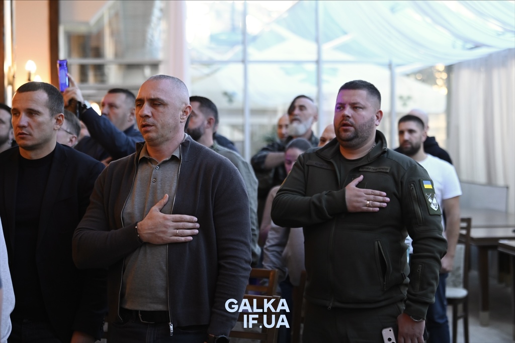 «Пам’ятати про тих, завдяки кому ходимо по цій землі»: у Франківську до Дня захисників нагородили бійців, ветеранів і рятувальників (ФОТО)