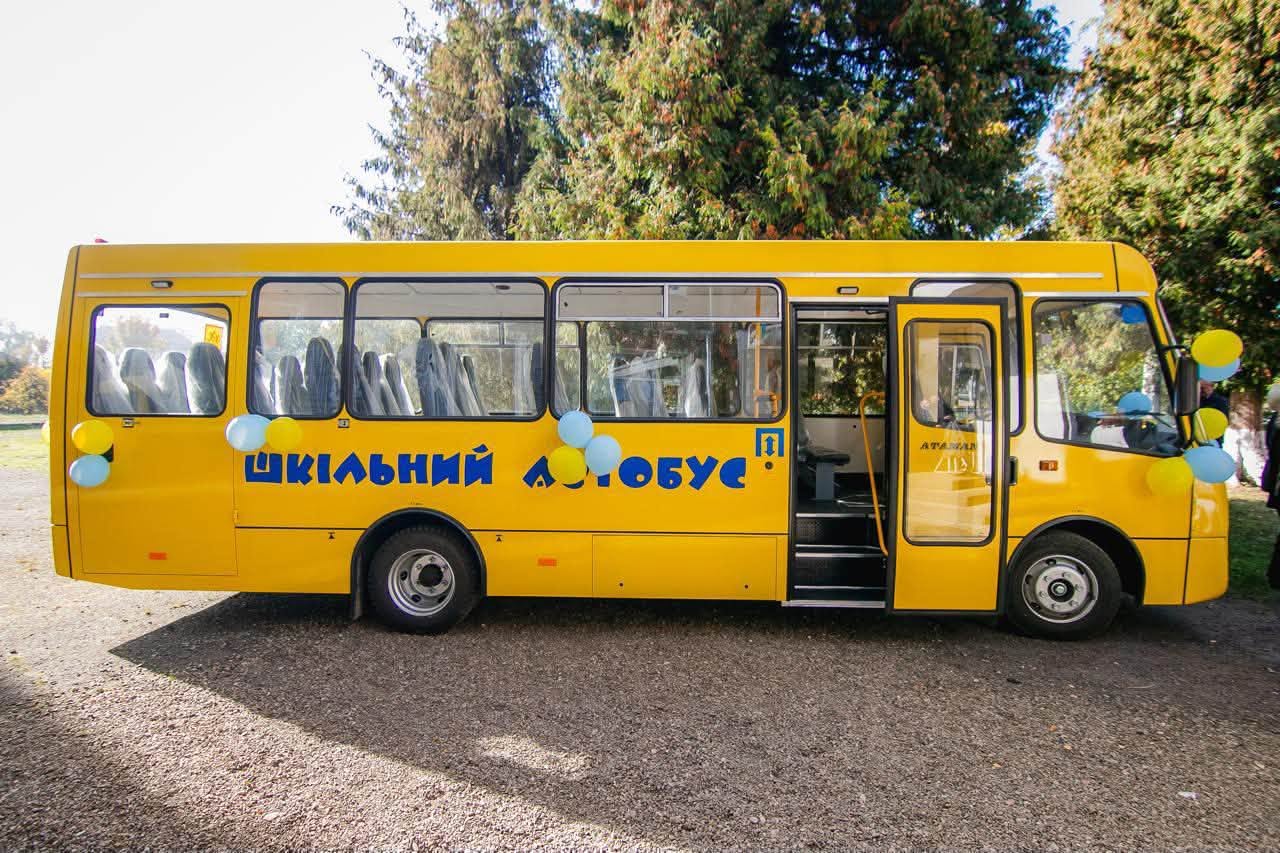 Для Вигодської громади передали новий шкільний автобус