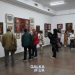 «Роботи без назв, аби кожен знайшов свій зміст»: у Франківську відкрили виставку «Графіка» Ярослава Даниліва (ФОТО)