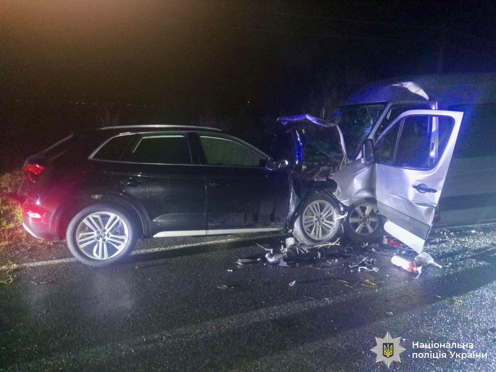 В Отинії п’яний водій Audi зіткнувся з Mercedes: двох людей госпіталізували (ФОТО)