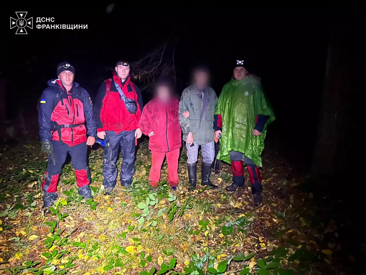 Збирали гриби й заблукали в темряві: на Прикарпатті рятувальники розшукали подружжя