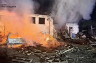 Горіла будівля та суха трава: ДСНС ліквідували пожежу після атаки на Франківськ (ФОТО, ВІДЕО)