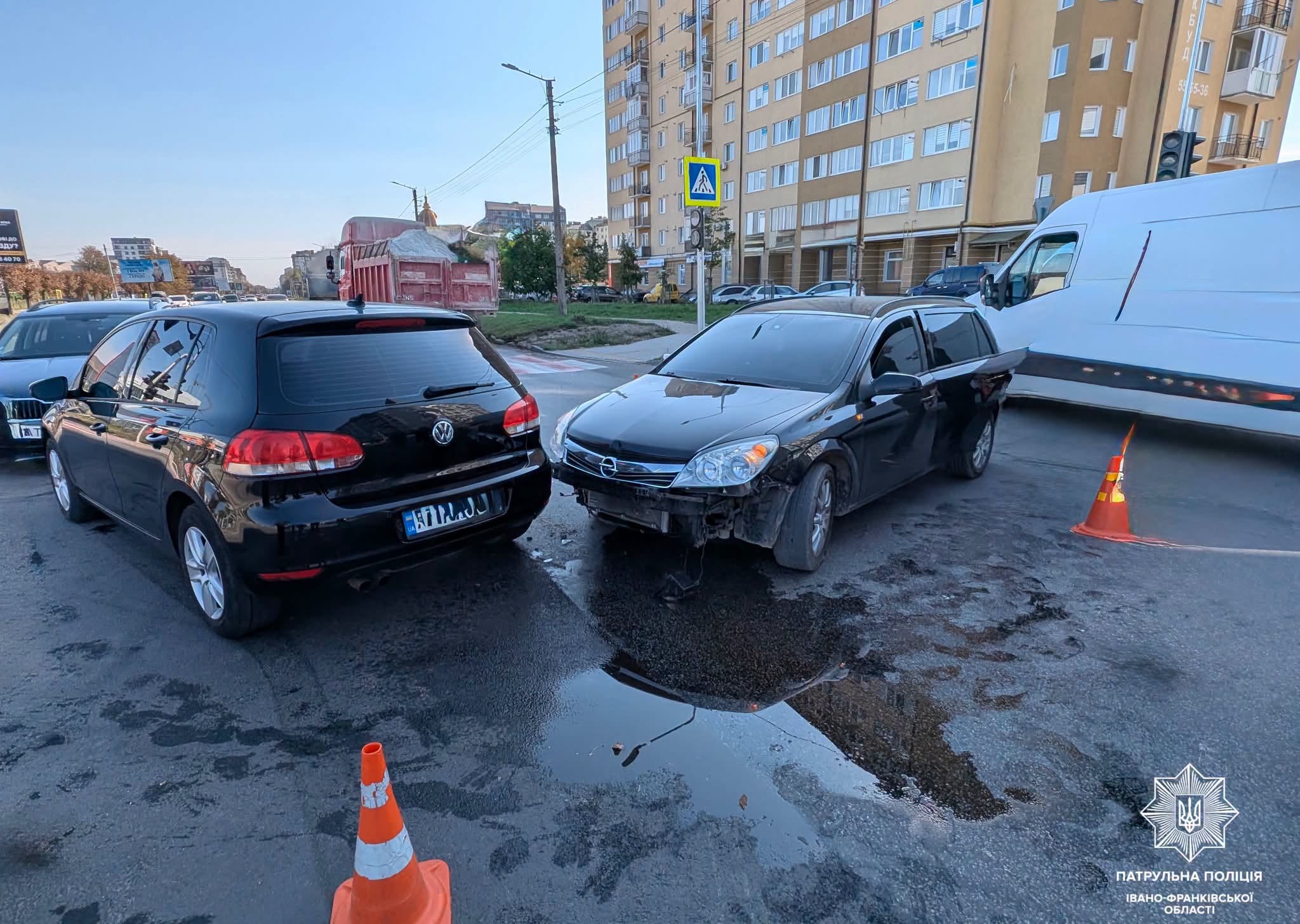 У Франківську 20-річний водій Opel спричинив потрійну ДТП (ФОТОФАКТ)