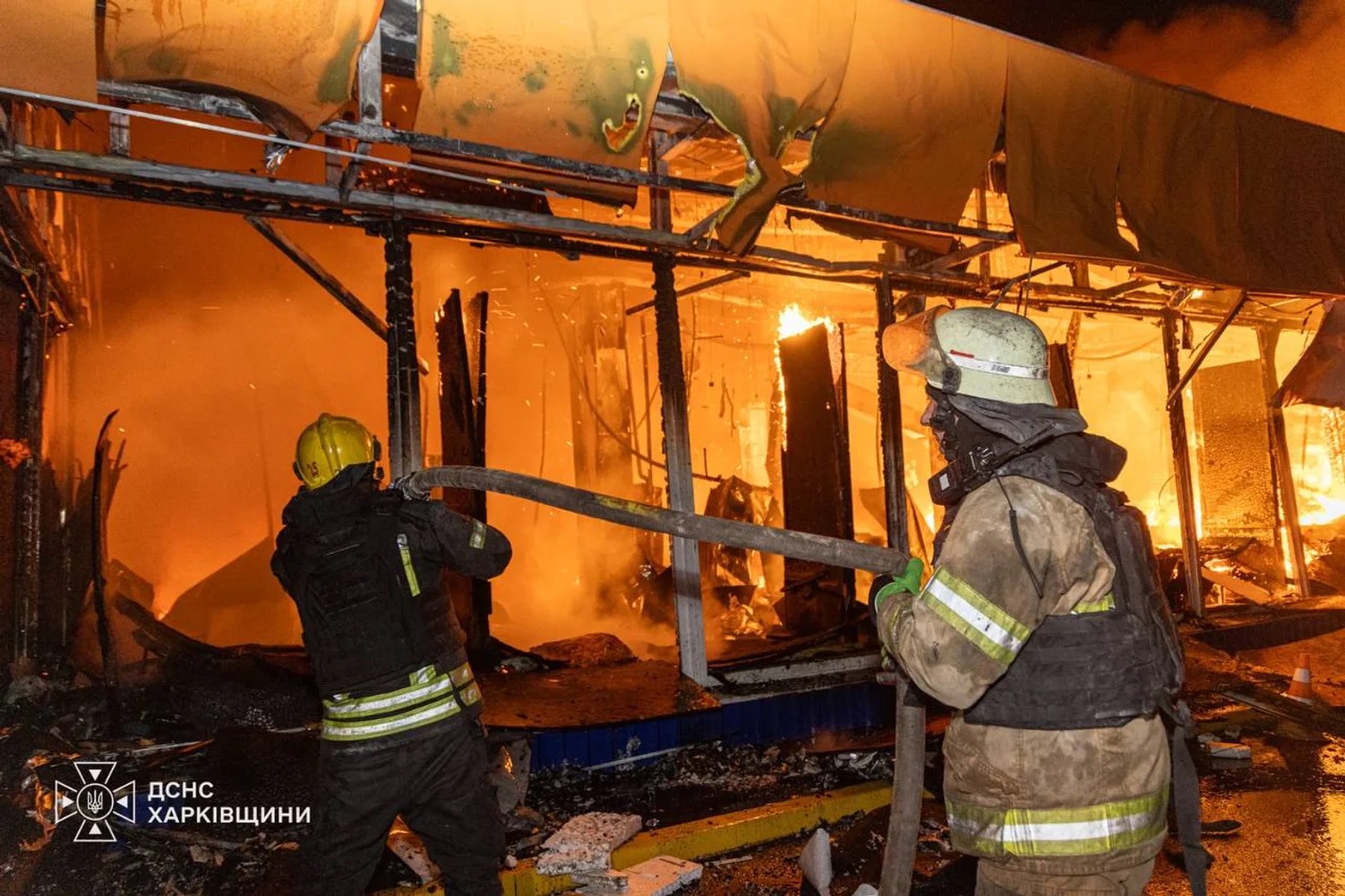 Троє рятувальників постраждали внаслідок російських ударів по Харкову. росіяни били по місцях роботи ДСНС (ФОТО)