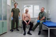 “Він вже сам собі режисер”: в Івано-Франківську лікарі відновили функції рук важкопораненому військовому