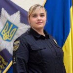 «Почала спокійно розмовляти»: франківська поліціянтка врятувала дівчину від падіння з вікна