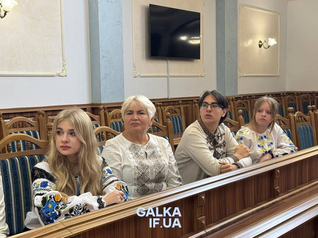 Бронза на світовій арені та премії від президента: у Франківську нагородили переможців всеукраїнських та міжнародних олімпіад (ФОТО)