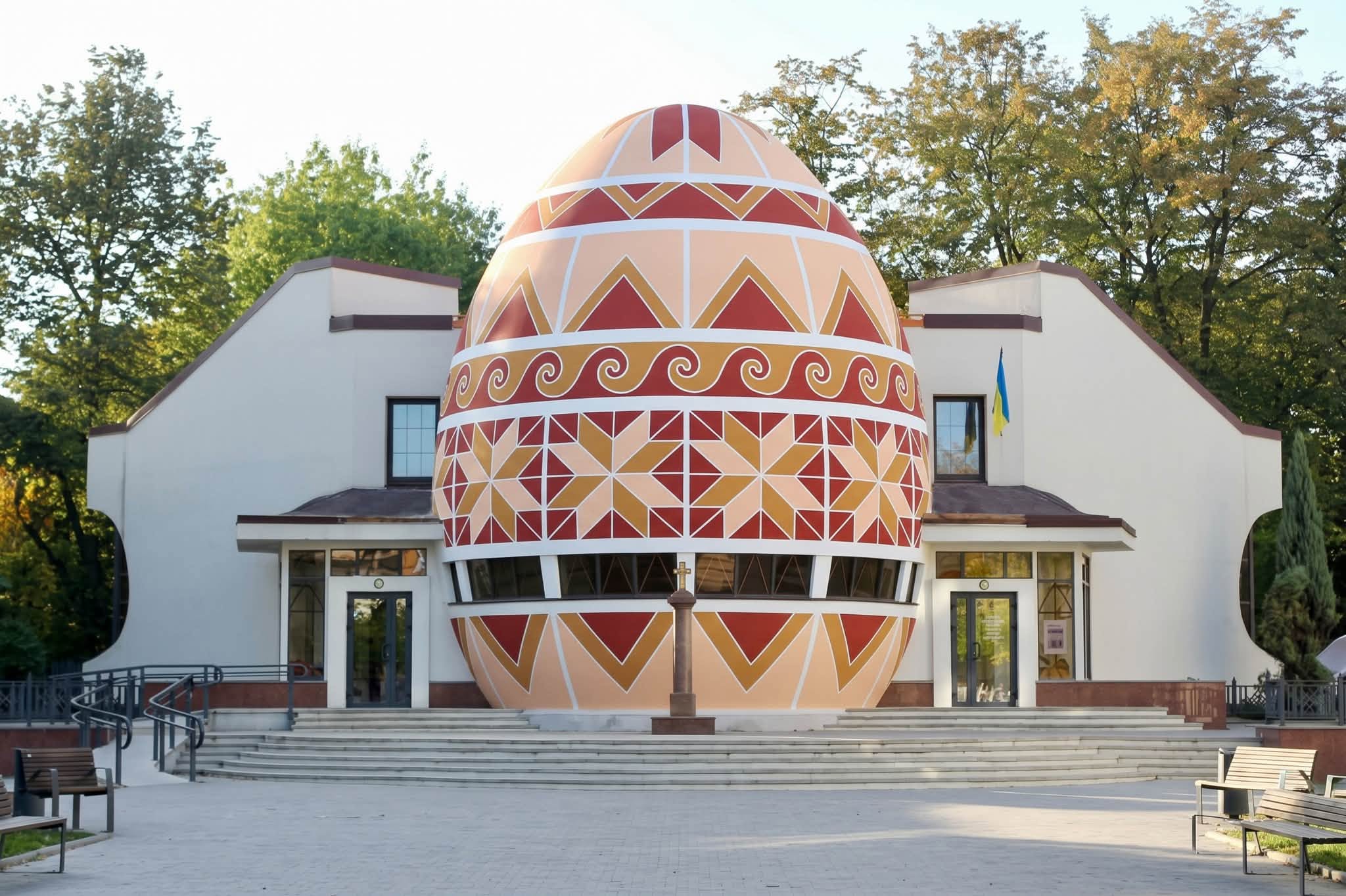 У Коломиї після липневої бурі відновили Музей писанкового розпису