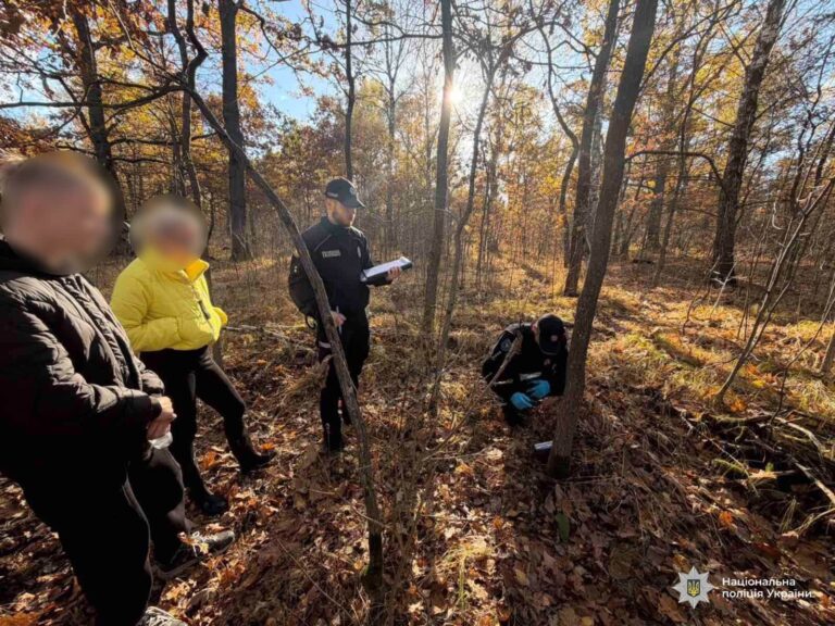 Понад 70 згортків канабісу вдома та закладки з грибами: на Прикарпатті викрили двох 18-річних, які збували наркотики