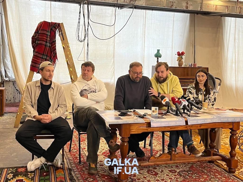 Любов, затишок і пошук власного спокою: у франківському драмтеатрі розповіли про прем’єру вистави “Спитайте Мієчку” (ФОТО)